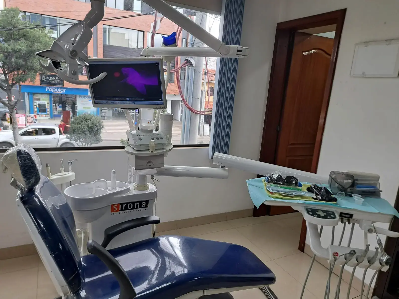 Smile Health Ecuador Dental Clinic in Cuenca - Modern dental facility with advanced equipment
